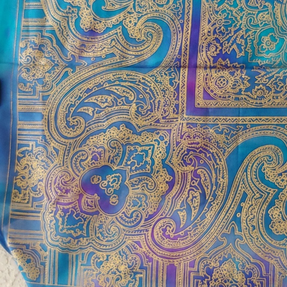 NWOT Turkey Silk Hand-Rolled Hem Gold Pattern Scarf - Picture 3 of 8